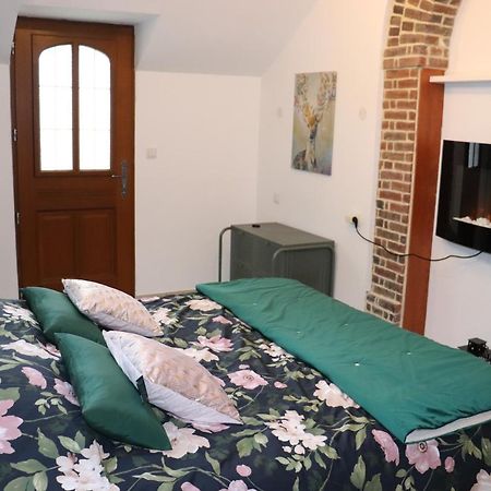 Bed and Breakfast Le Jardin Des Roses Gerponville Exterior foto